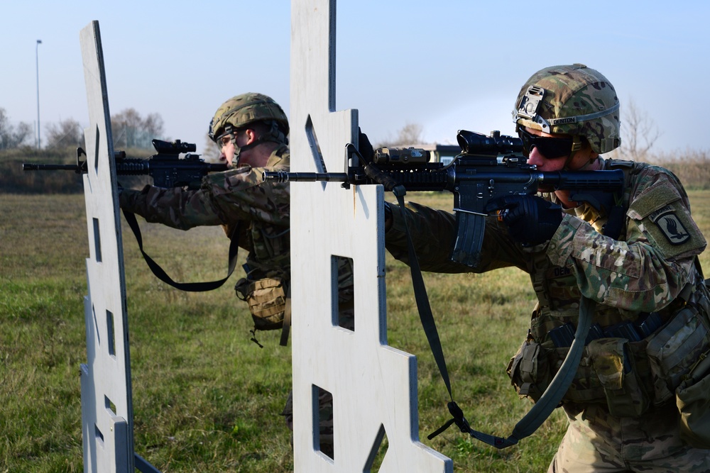 Foce Reno paratrooper training