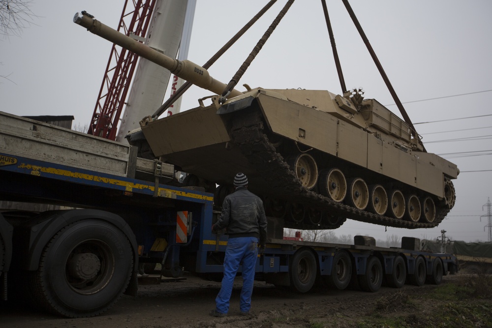 U.S. Marine armor, equipment get a change in scenery