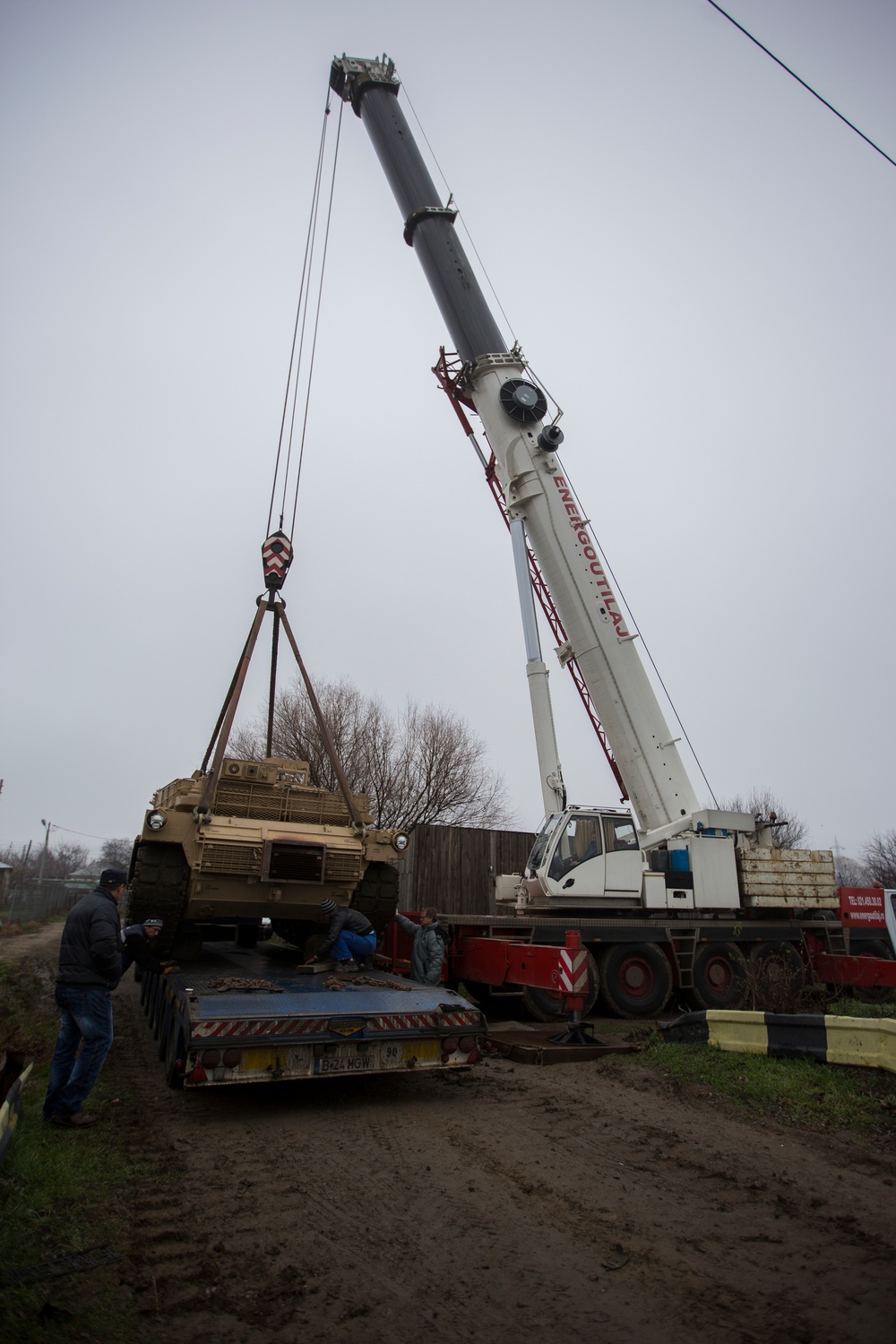 U.S. Marine armor, equipment get a change in scenery