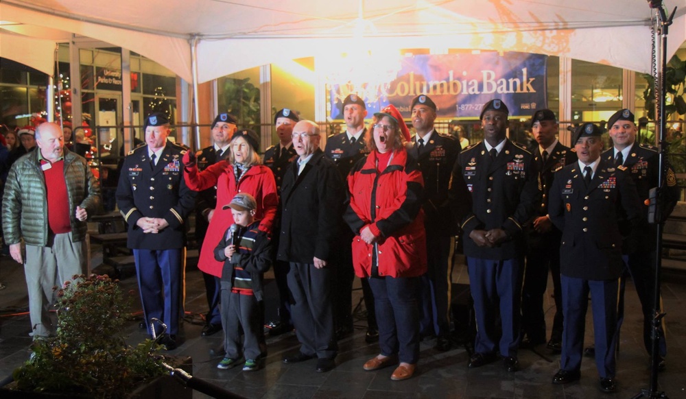 16th Combat Aviation Brigade leaders join University Place partners for tree lighting