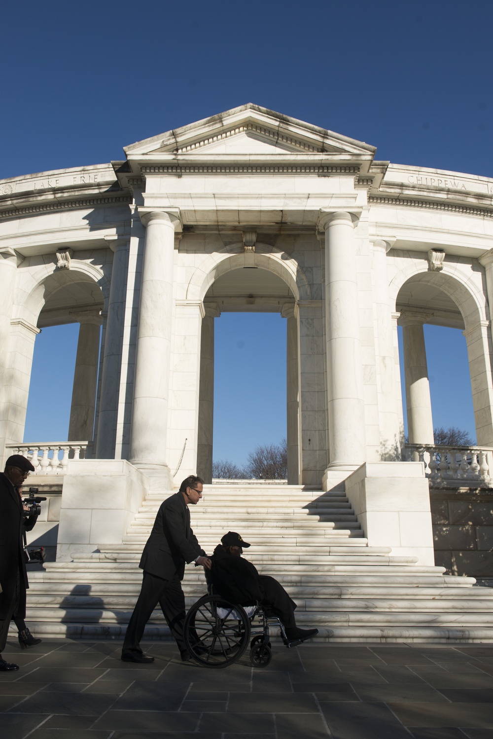 Oldest known World War II veteran visits Arlington National Cemetery