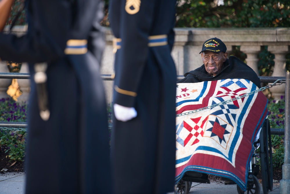 Oldest known World War II veteran visits Arlington National Cemetery