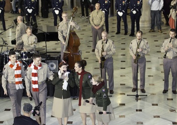 The United States Air Force Band surprises commuters at Union Station