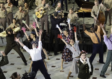 The United States Air Force Band surprises commuters at Union Station