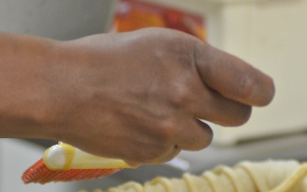 Brave Rifles Trooper cooks for holiday DFAC meal