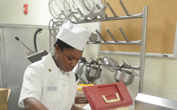 Brave Rifles Trooper cooks for holiday DFAC meal