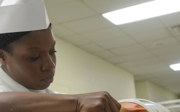 Brave Rifles Trooper cooks for holiday DFAC meal