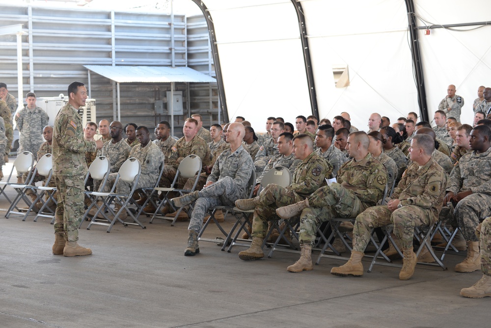 Maj. Gen. Chinn visits Soto Cano Air Base