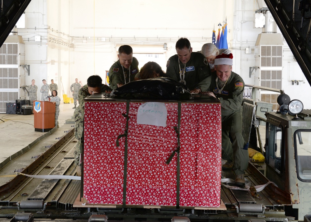 US, RAAF and JASDF launch Operation Christmas Drop 2015
