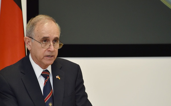 Marshall Center director welcomes back alumni for workshop focused on foreign fighters