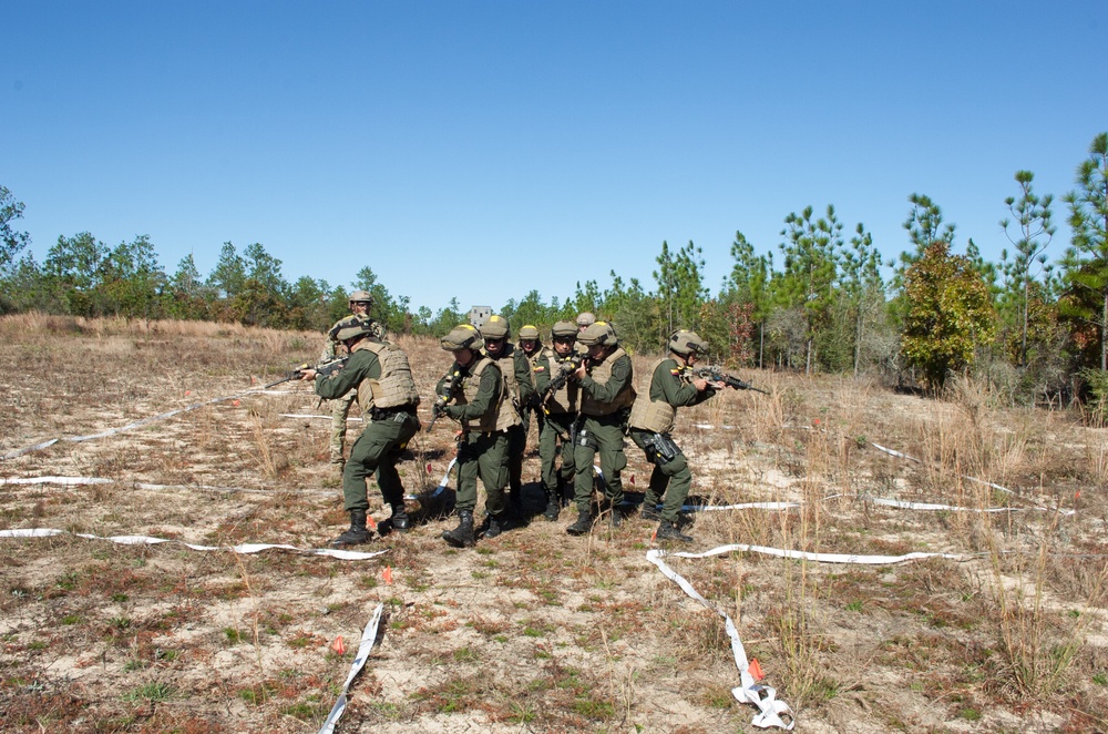 Green Berets train Junglas to fight close quarters battles