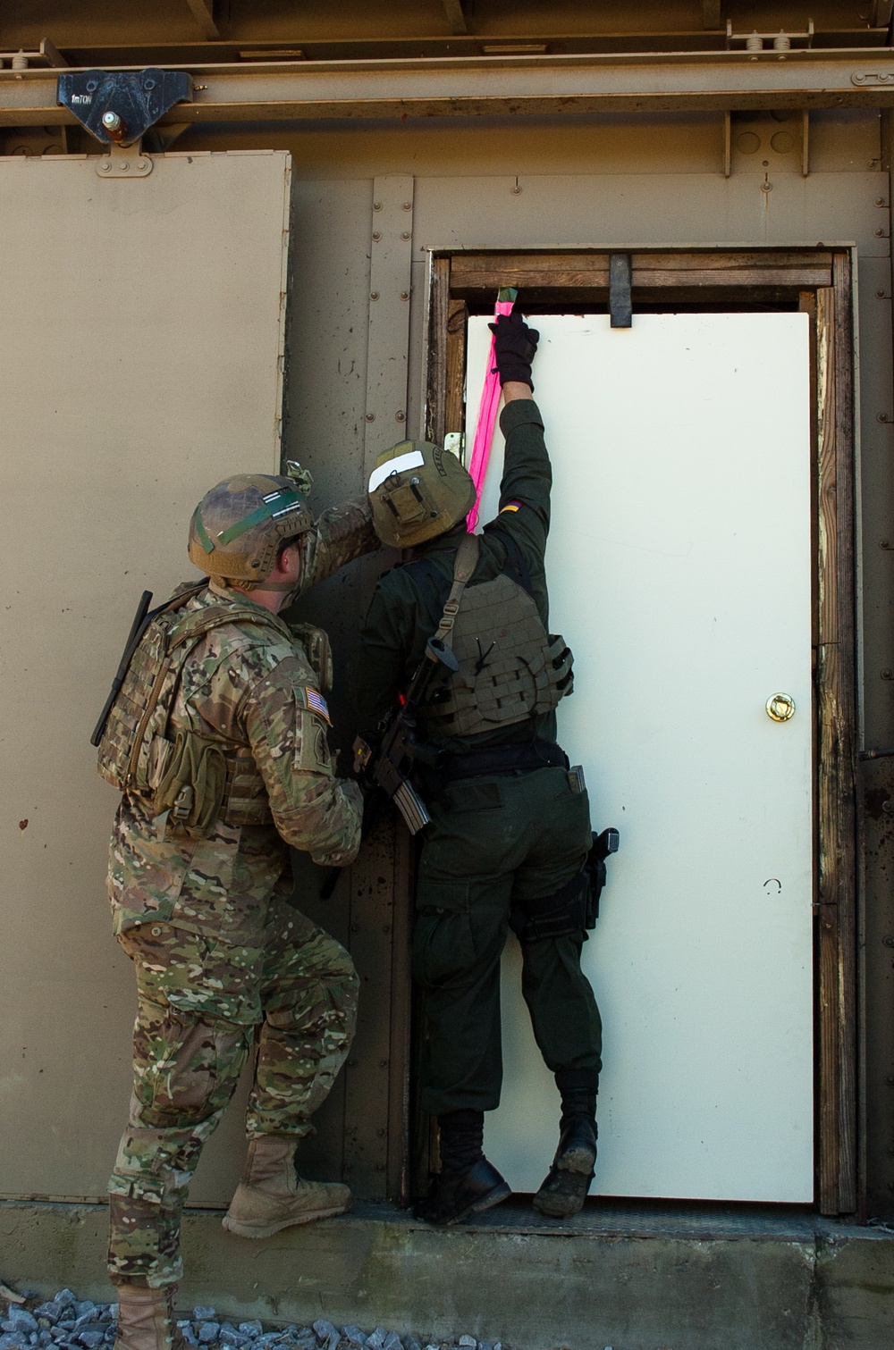 Green Berets train Junglas to fight close quarters battles