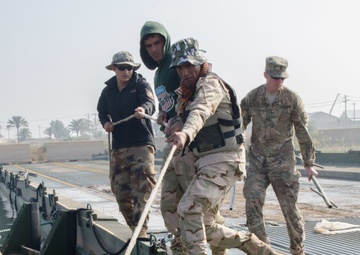 Iraqi engineers assemble float bridges