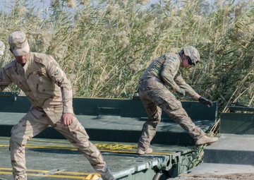 Iraqi engineers assemble float bridges