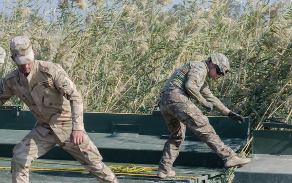 Iraqi engineers assemble float bridges