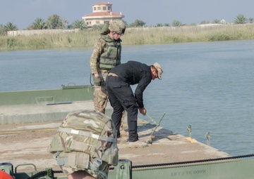 Iraqi engineers assemble float bridges