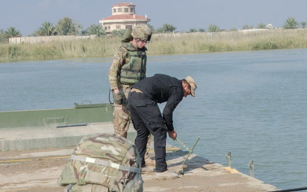 Iraqi engineers assemble float bridges