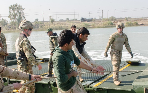 Iraqi engineers assemble float bridges