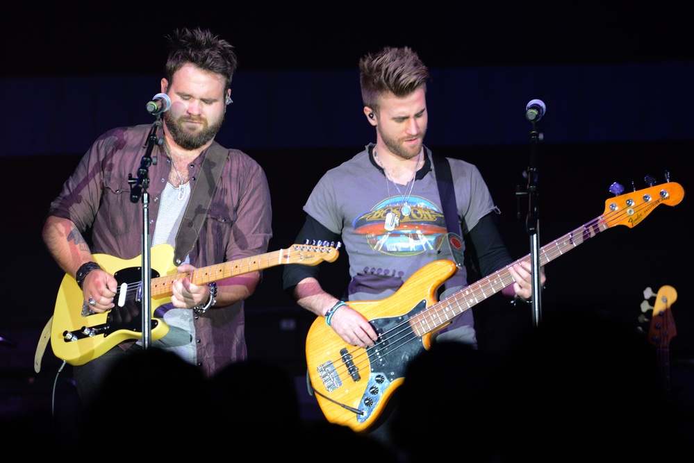 USO hosts free concert at Buckner