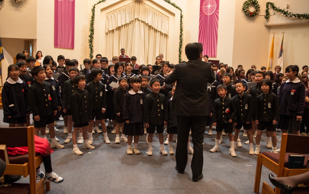 M.C. Perry, Japanese students bring holiday cheer to MCAS Iwakuni