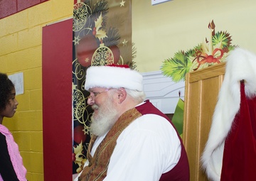 Barcroft Elementary School students celebrate Christmas with the Marines (and Santa)