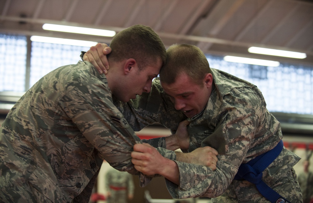 USAF Airmen compete in 7th MSC Combatives Tournament