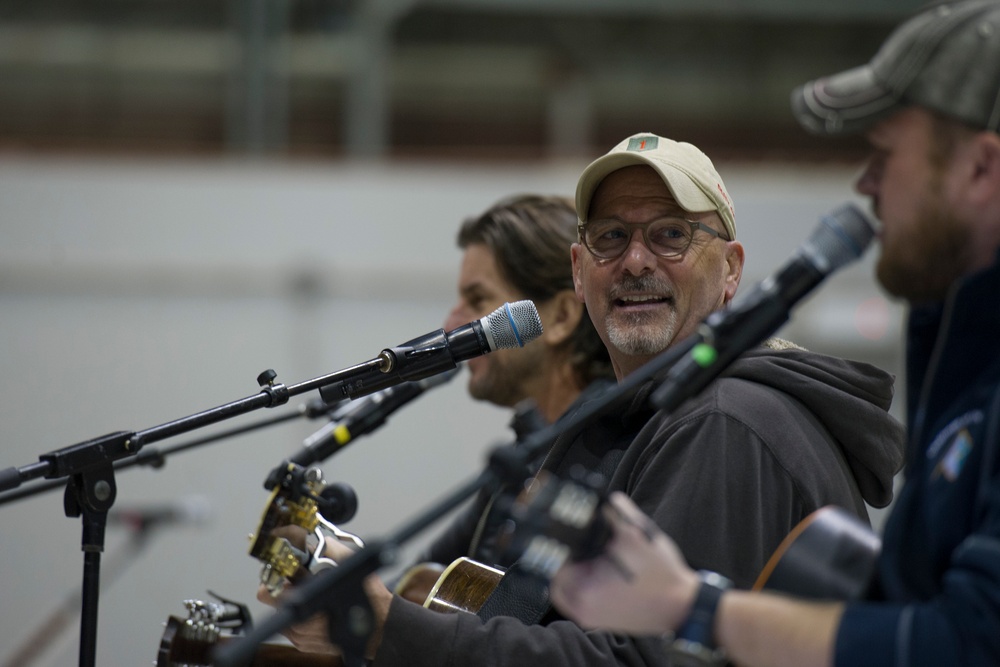 Bagram USO holiday troop visit