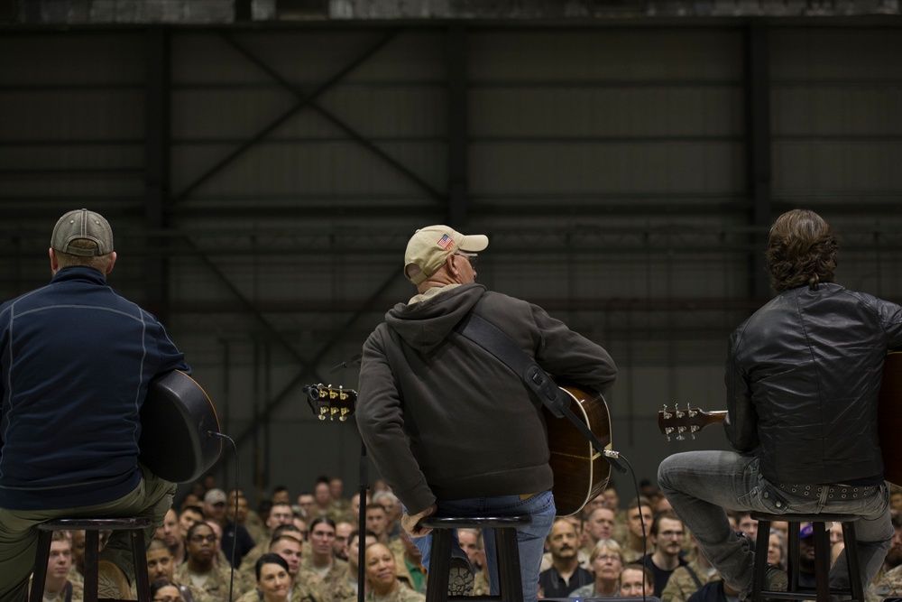 Bagram USO holiday troop visit