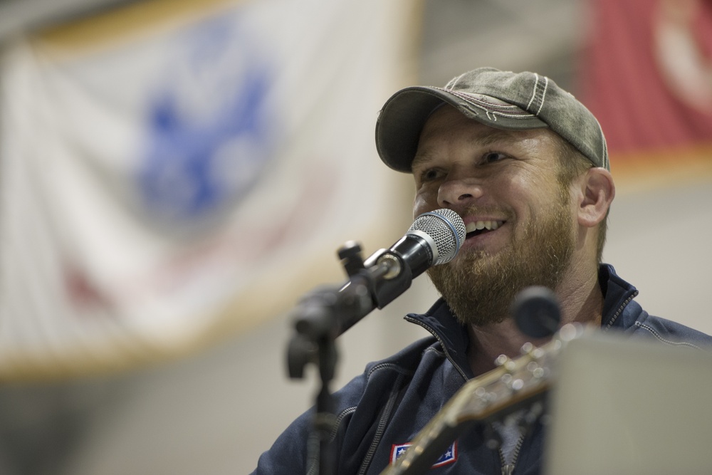 Bagram USO holiday troop visit