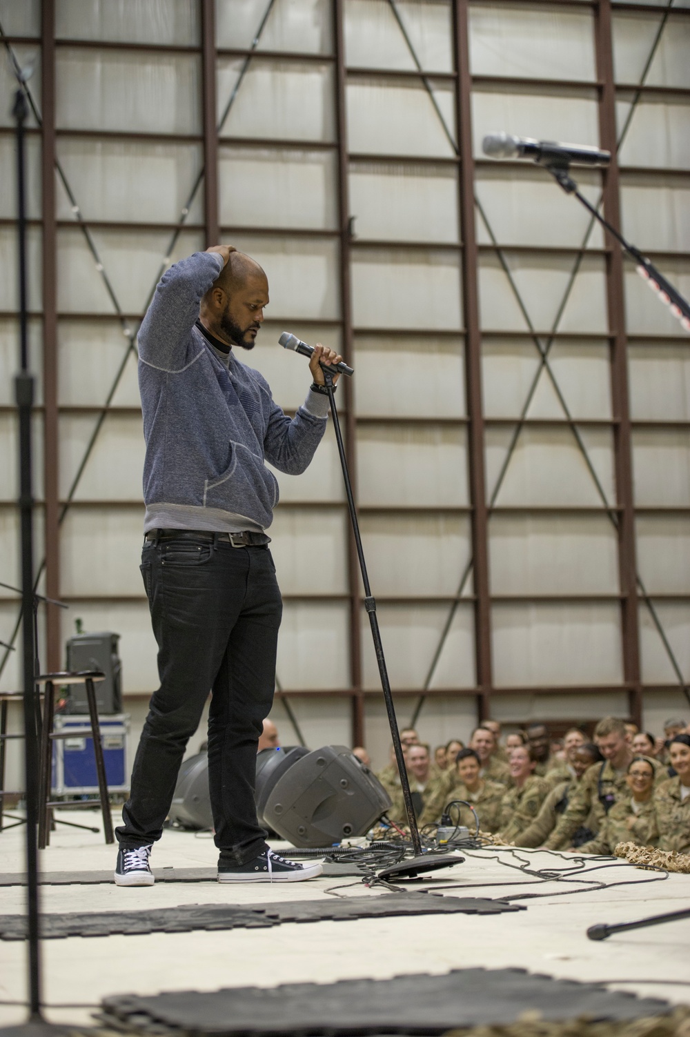 Bagram USO holiday troop visit