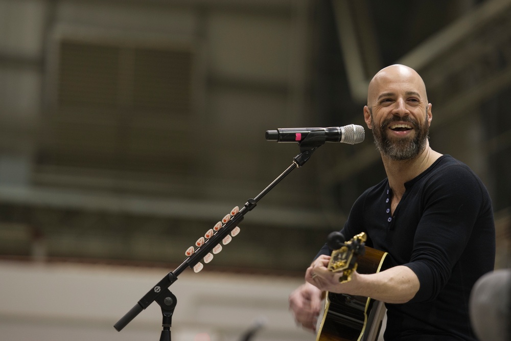 Bagram USO holiday troop visit