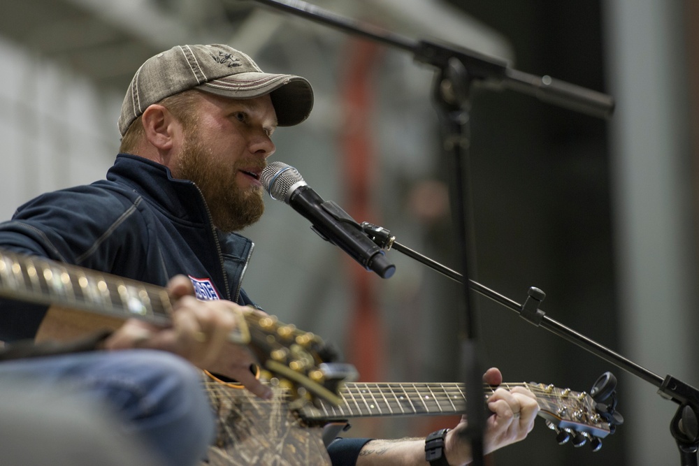 Bagram USO holiday troop visit