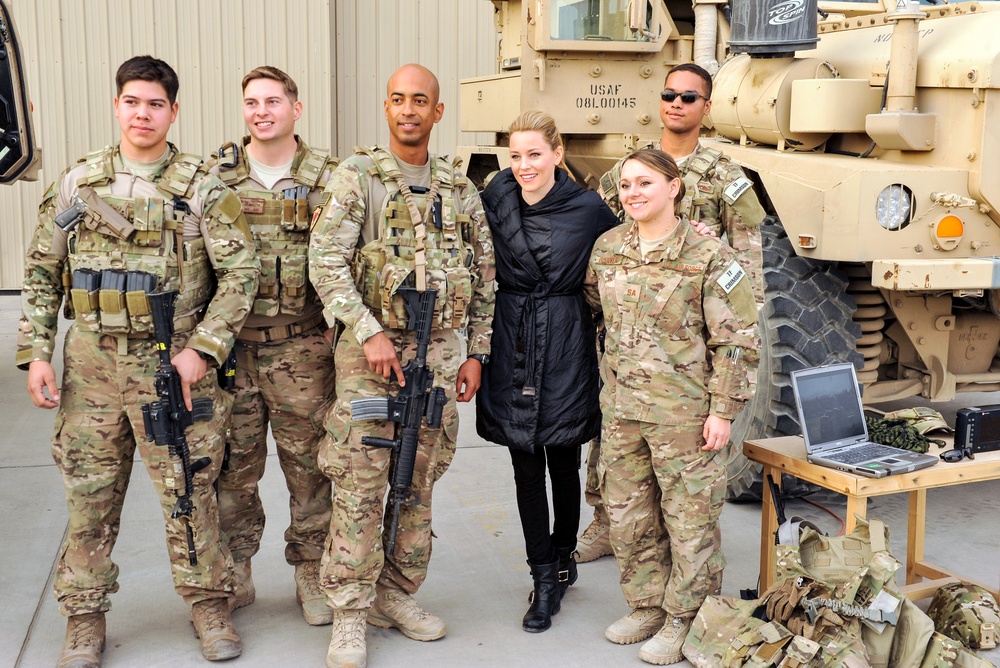 Bagram USO holiday troop visit