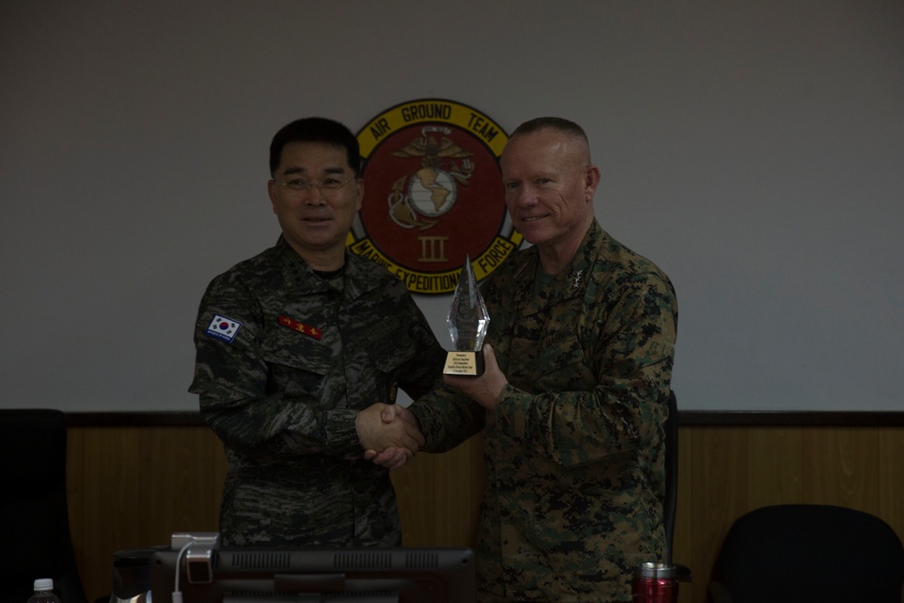 Republic of Korea military leader visits Okinawa