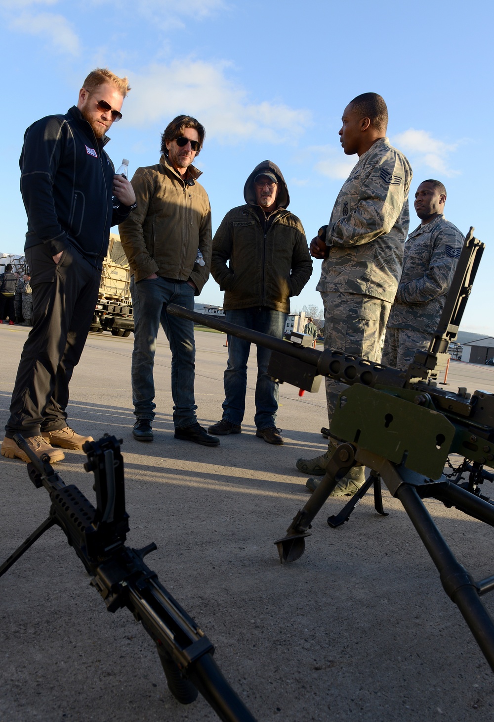 USO Troop Tour delivers holiday cheer to KMC
