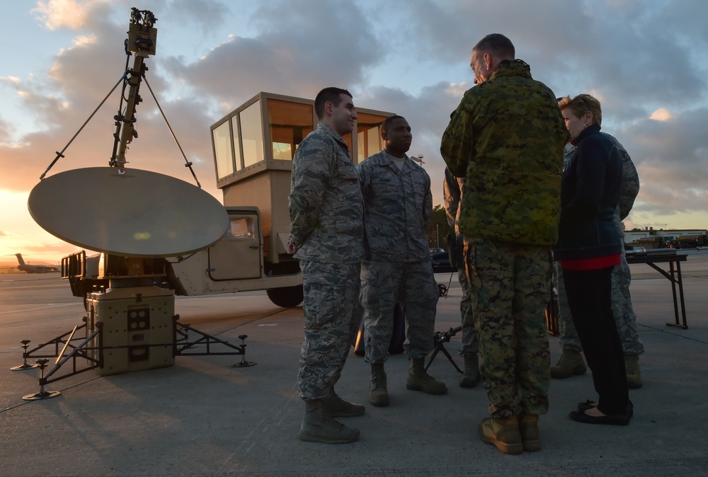 USO Troop Tour delivers holiday cheer to KMC