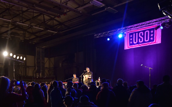 USO Troop Tour delivers holiday cheer to KMC