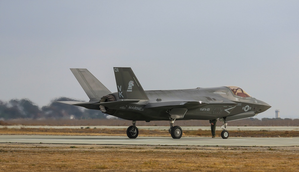 F-35 refuels at Red Beach during exercise Steel Knight 16