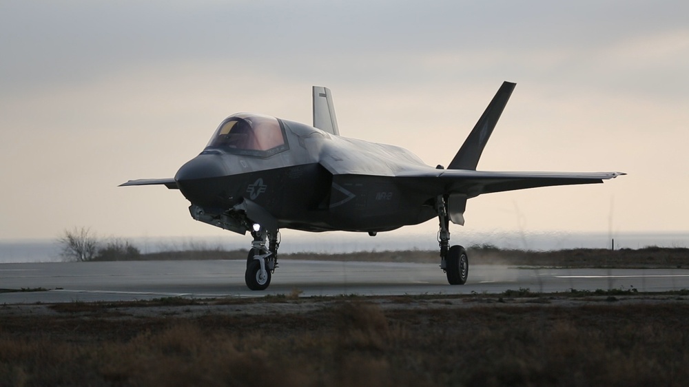 F-35 refuels at Red Beach during exercise Steel Knight 16