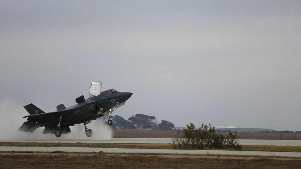 F-35 refuels at Red Beach during exercise Steel Knight 16