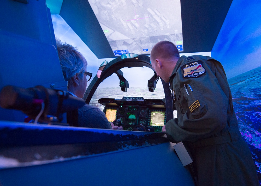 Aviation professionals visit 124th Fighter Wing