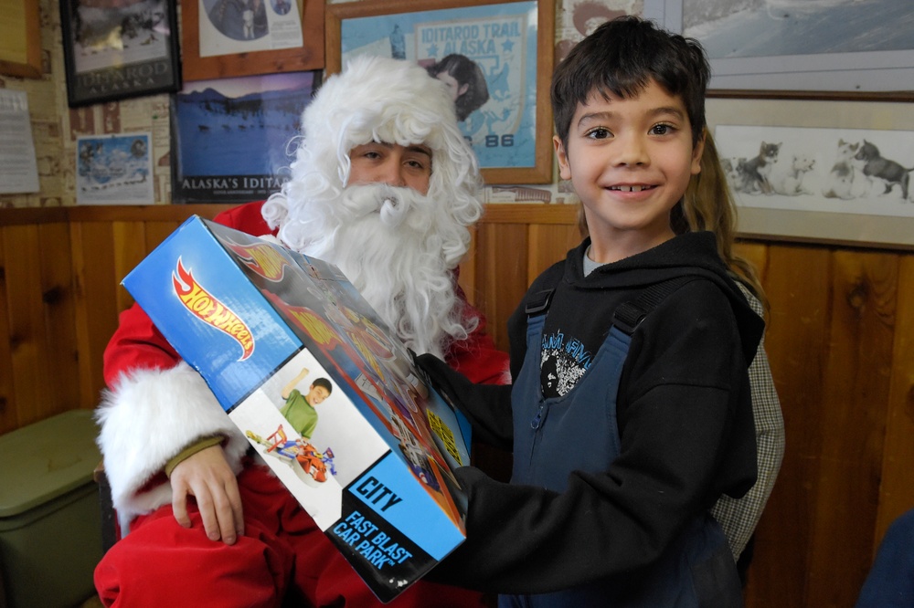 Toys for Tots Marines bring Christmas to Alaskan children
