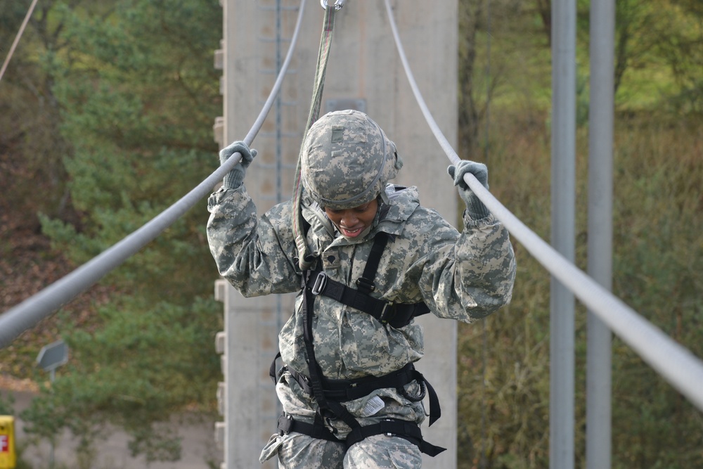 24 MI Soldiers negotiate special obstacle course