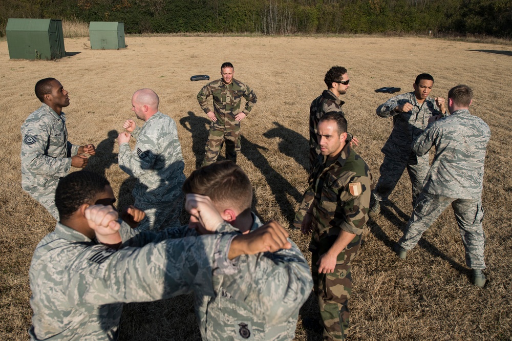 French commandos teach SFS combatives