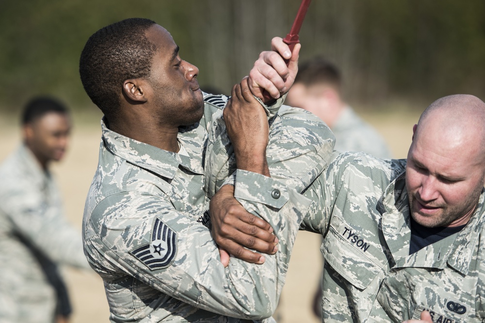 French commandos teach SFS combatives