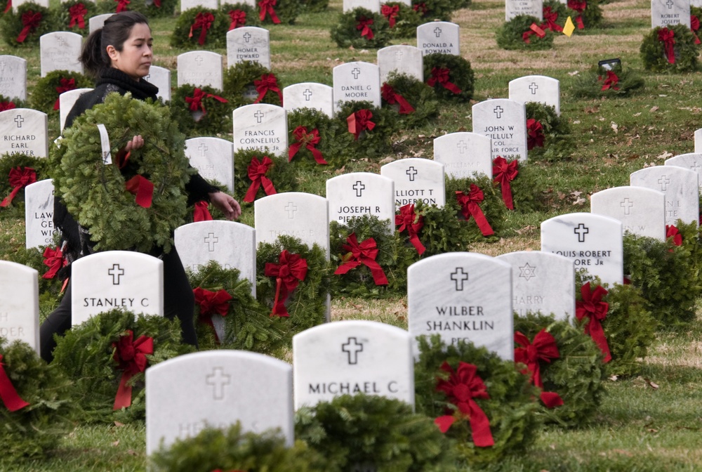 Gone but not forgotten: Wreaths honor those who gave all