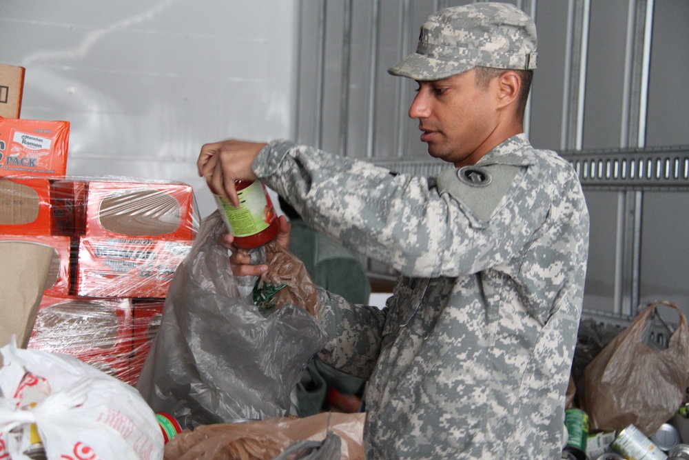 1st TSC Soldiers support local food drive