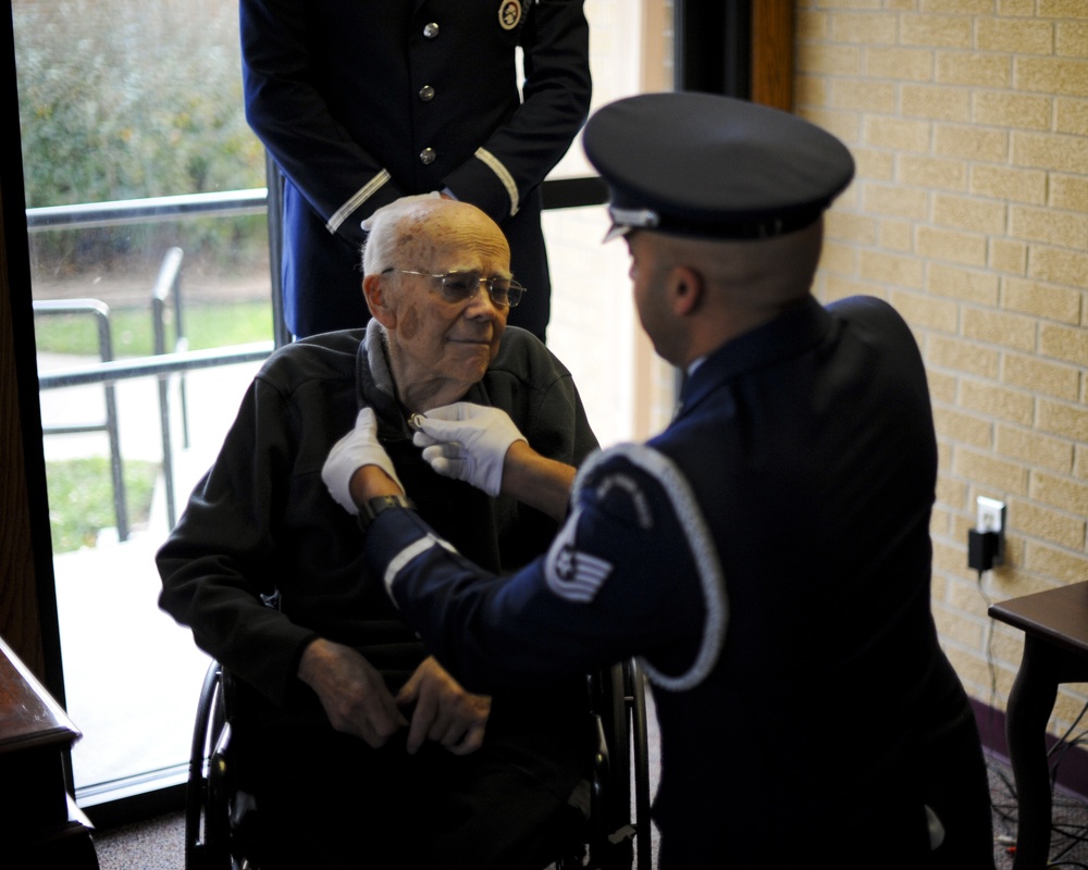 Airmen honor WWII veteran’s last wish