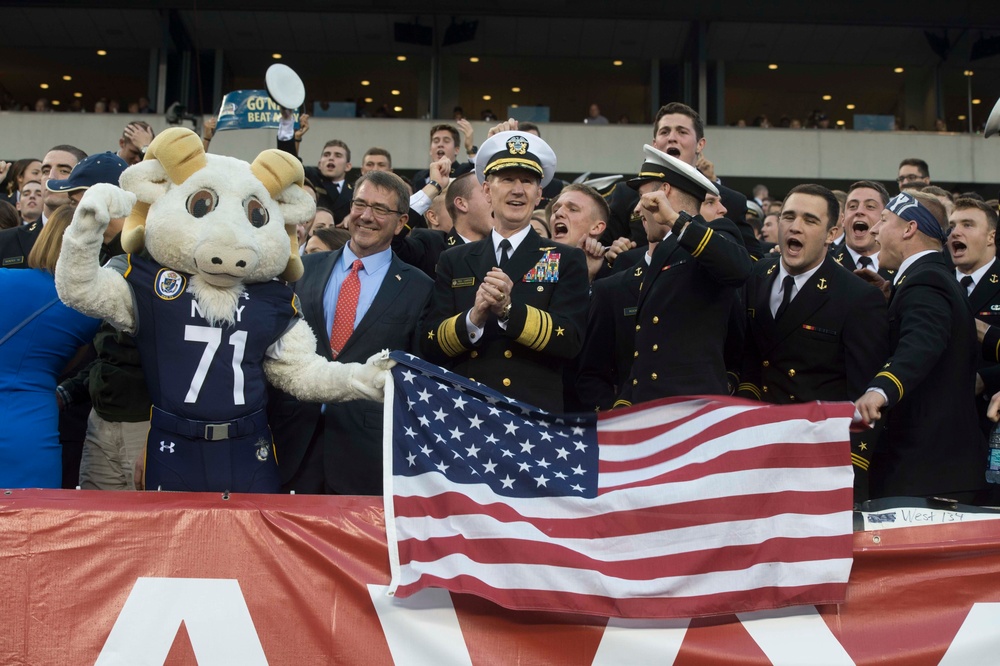 Secretary of defense attends 2015 Army Navy Game