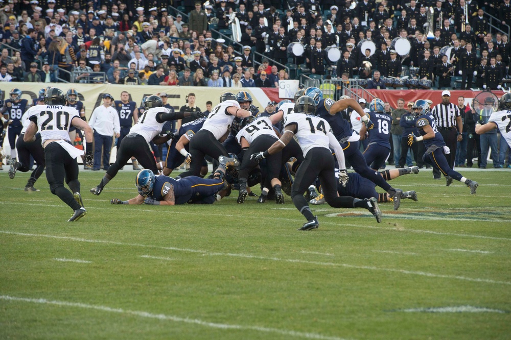 Secretary of defense attends 2015 Army Navy Game